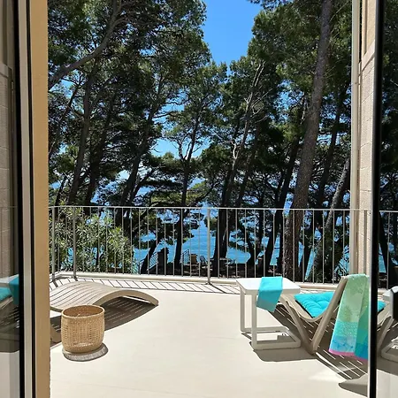 In Ruza Beachfront Elegance On Europes 公寓 *