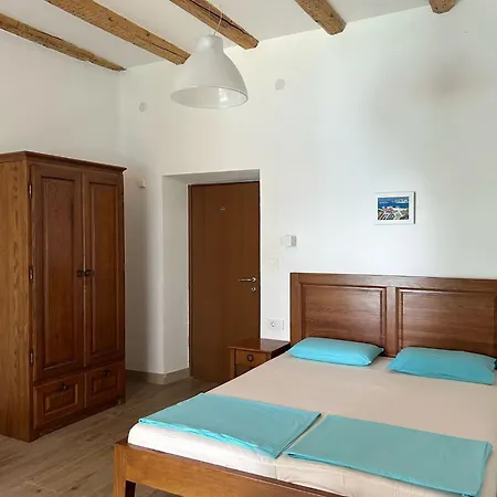 In Ruza Beachfront Elegance On Europes 公寓 布雷拉