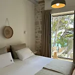 Beachfront In Ruza At Punta Rata شقة