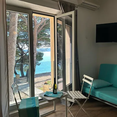 In Ruza Beachfront Elegance On Europes شقة *