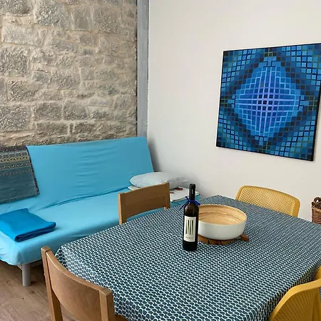 In Ruza Beachfront Elegance On Europes شقة